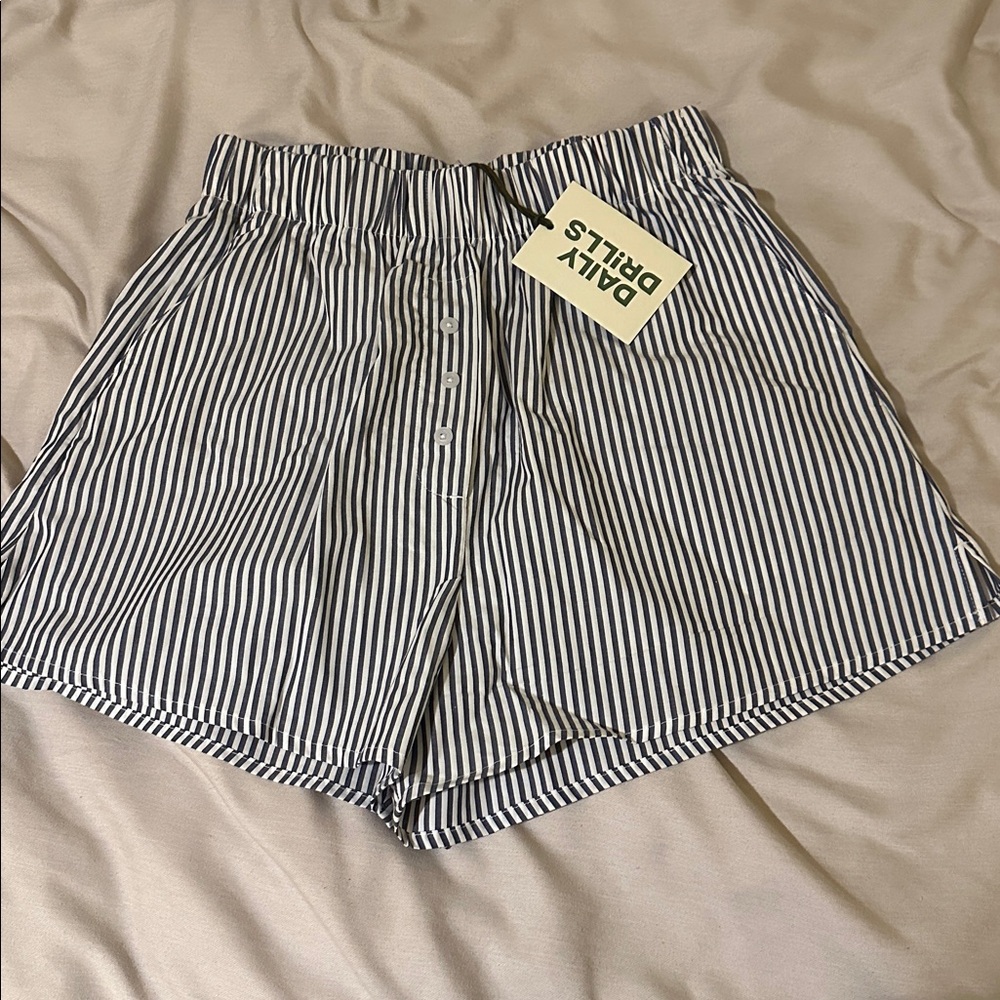 NWT DAILY DRILLS POPLIN RESORT SHORTS - NAVY / WHITE